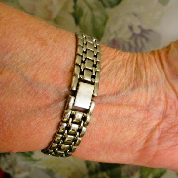 EDDIE BAUER Classic Dress Bracelet Watch ~ VINTAGE Quartz Silver Burgundy Watch - Picture 6 of 13